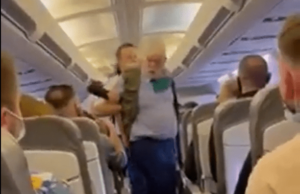 Sherr mes shqiptarëve në avion, vjehrri dhe dhëndri rrihen me grushte