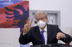 Sali Berisha “vrau” veten