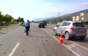 Aksident me vdekje në Tiranë-Durrës, automjeti përplas këmbësorin
