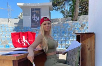 Të shtunën dhe të dielën, shfaqet komedia “Duke edukuar Ritën”, Në Teatrin veror të Universitetit të Arteve