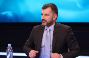 Vaksinat me detyrim, Bushati: Në disko s’kërkohen, në auditore po