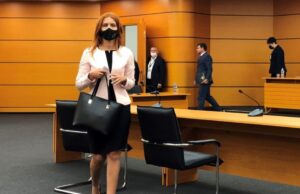 Shkarkohet gjyqtarja e Korçës/ Shtëpia me tre kate i kushtoi karrierën