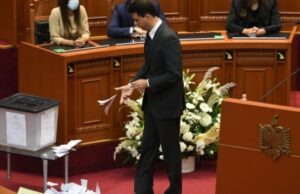 Zbulohet pse Lulzim Basha grisi fletët e votimit për Lindita Nikollën