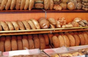 Rritet çmimi i miellit, qytetarët: Buka 20 lekë më shumë