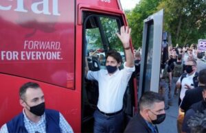 Kryeministri goditet me gurë gjatë fushatës