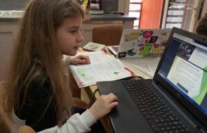 Të metat e mësimit online, nxënësit ankohen për mangësi