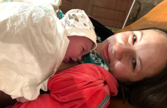 Mrekulli në Kiev! Të shtënat me armë zjarri dëgjoheshin nga jashtë, 23-vjeçarja sjell në jetë një vajzë (FOTO)