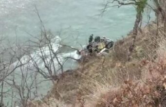 E rëndë! Makina me 5 persona del nga rruga, bie në lumin Shkumbin
