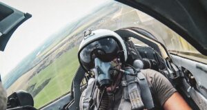 “Fantazma e Kievit”, avioni misterioz që po frikëson rusët: Shfaqet papritur, godet dhe zhdukët