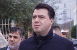 Basha “zgjohet” në mesditë/ Takon filozofin e tij në Durrës