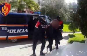 Tenton të korruptojë policin me 20 mijë lekë, arrestohet 25-vjeçari në Korçës