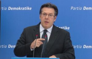 Paloka publikon fotot, kap mat ambasadoren Kim