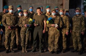 Presidenti ukrainas refuzon ofertën e SHBA për evakuim: Kam nevojë për municione, jo për udhëtim