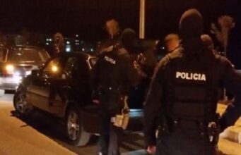 ‘Blindohet’ Elbasani/ FNSH dhe Shqiponjat zbarkojnë në qytet, ç’po ndodh