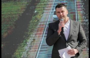 Përgjimi/ Kandidati i PS, Edison Memolla po blen votat në Rrogozhinë