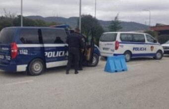 E rëndë/ 27-vjeçari tenton të vrasë gjyshin, e godet me thikë