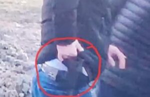 Foto/ Policë civilë të armatosur në protestën e qytetarëve në Durrës