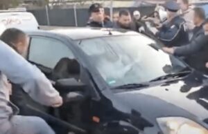 Truproja i Lindita Nikollës i nxjerr armën protestuesve