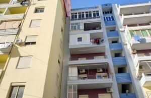 Burri rr*eh bashkëjetuesen dhe e hedh nga kati i tretë