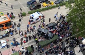 Tiranë/ Shoferi i GL përplas çiftin me karrocë te vijat e bardha