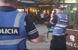 Qytetarët i kundërvihen Policisë/ Ku e keni gazin lotsjellës që na e hodhët neve?