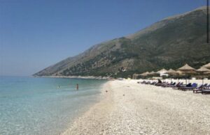 Bën sherr me truprojat e lokalit në Dhërmi, përfundon në spital