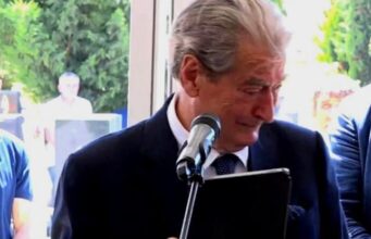 Sali Berisha qan duke i dhënë lamtumirën Bujar Nishanin