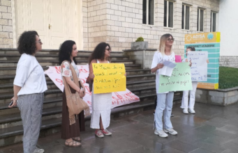 Nusja u dhunua nga fisi i burrit dhe babai i saj, gratë e Librazhdit bëjnë veprimin e papritur