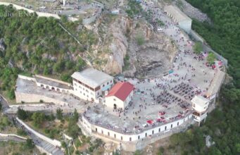 Sherr me thika te Kisha e Laçit, një person niset me urgjencë drejt Traumës