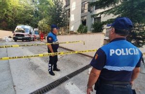 25-vjeçari në Tiranë tenton të djegë me benzinë të dashurën e mitur, shokët e ndihmuan