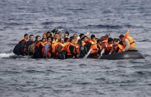 Përmbytet gomonia me emigrantë, shpëton vetëm një 21 vjeçar