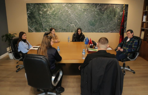 Iniciativa e të rinjve të Kamzës mbi fushatat lokale.