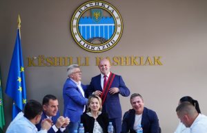 Mariglen Disha merr zyrtarisht detyrën e Kryetarit të Bashkisë Librazhd!