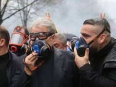 Revolucioni si gënjeshtër dhe institucionet si e vetmja e vërtetë