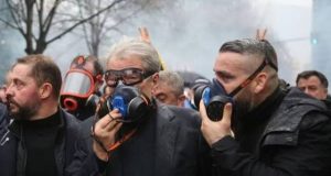 Revolucioni si gënjeshtër dhe institucionet si e vetmja e vërtetë